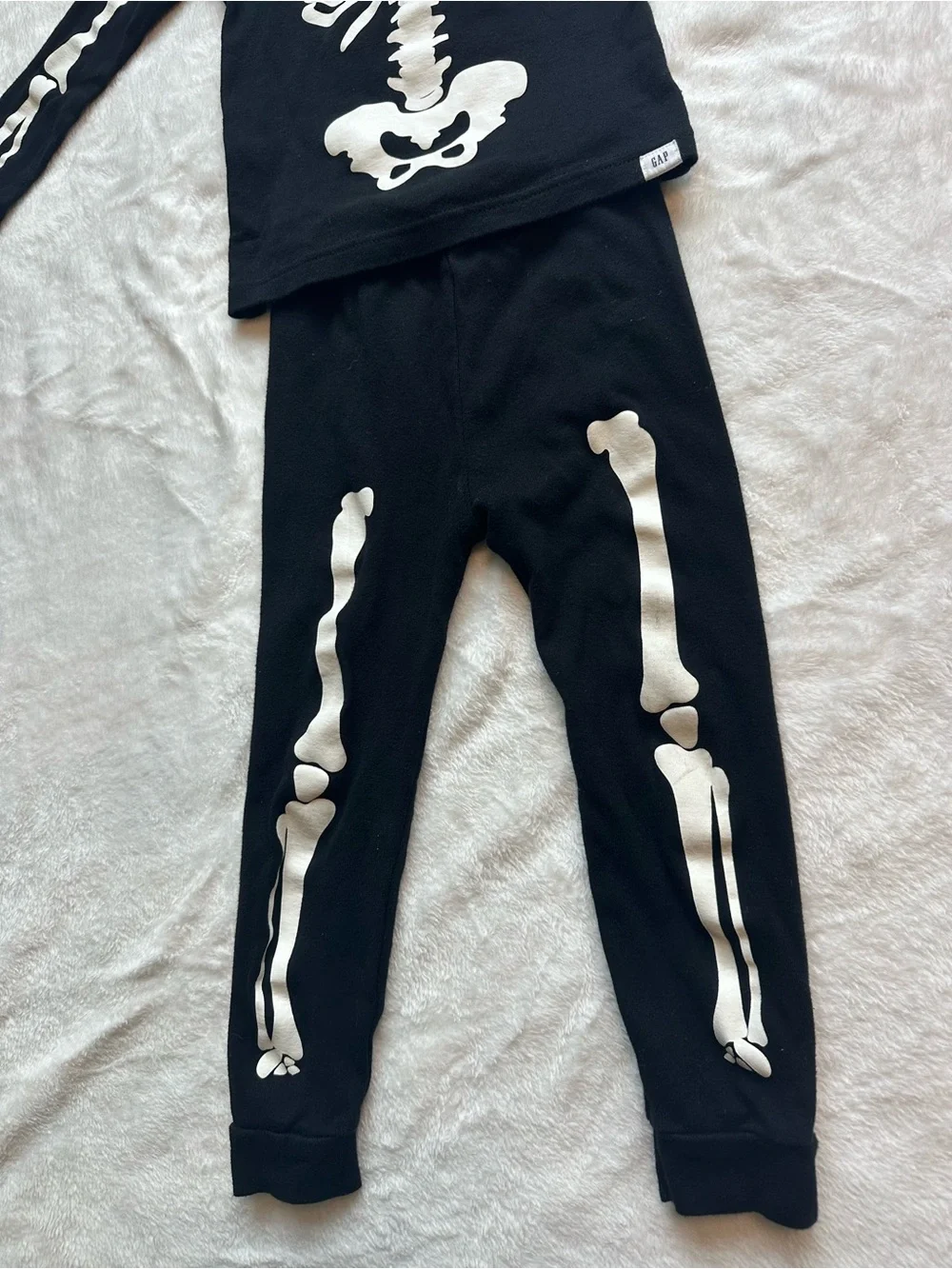 Gap Kids Black Skeleton Halloween Two-Piece Pajama kids 3 year